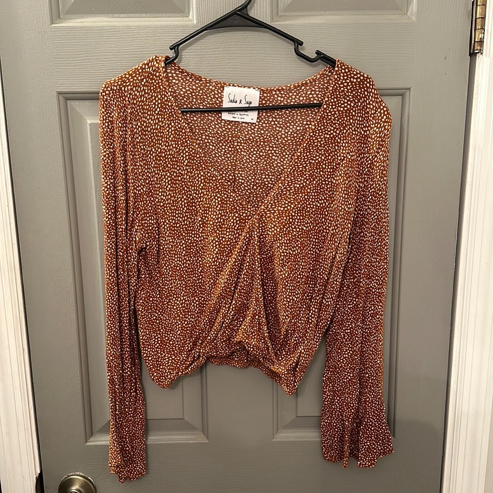 Cropped flutter sleeve top